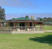 Carolynnes Cottages - Tourism Caloundra