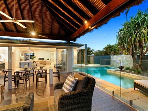 Carrothool 29 - 6 BDRM Canal Home With Pool - Tourism Caloundra 2
