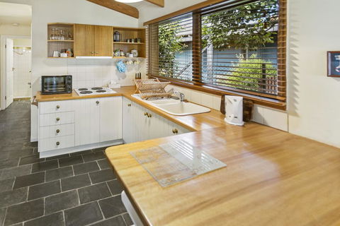 Cedar Cottage - Close To Water And Pet Friendly - Tourism Caloundra 0