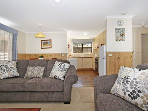 Cedar Cottage - Tudor Village - Tourism Caloundra 2