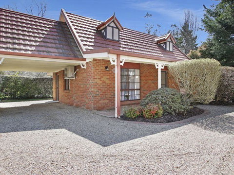 Cedar Cottage - Tudor Village - Tourism Caloundra 3