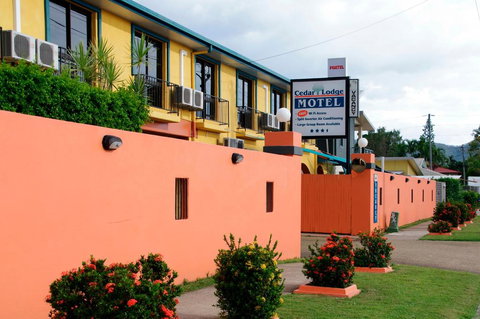 Cedar Lodge Motel - Tourism Caloundra 0