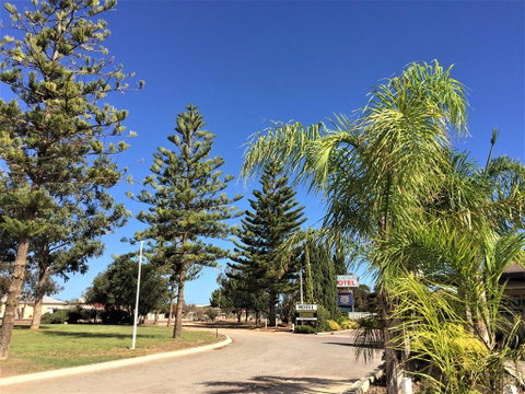 Ceduna Motor Inn - Tourism Caloundra 1