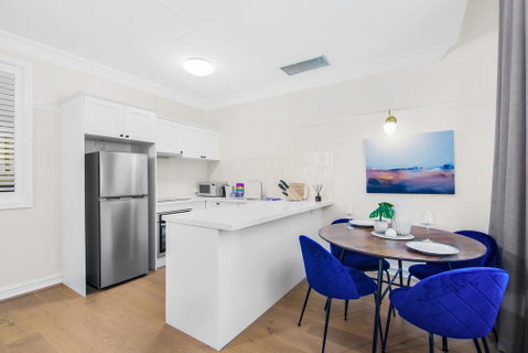 Central Apartment With Spacious Living And Dining - Tourism Caloundra 3