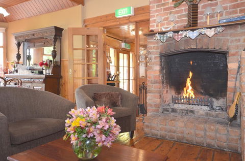 Central Springs Inn - Tourism Caloundra 1