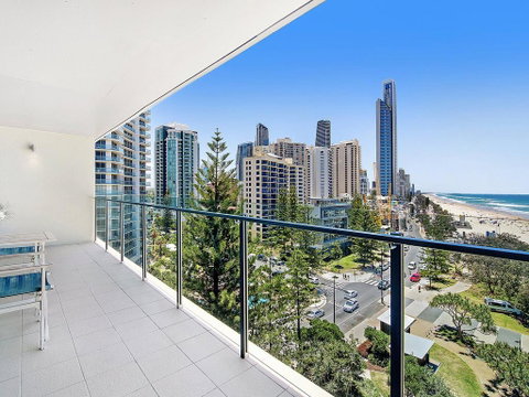 Central Surfers Paradise - Absolute Beachfront - Tourism Caloundra 2