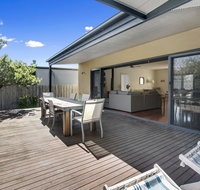 Charchie's by the Sea Pet friendly family home close to beach - Tourism Caloundra