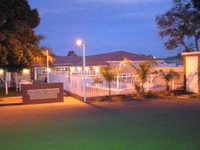 Charles Rasp Motor Inn  Cottages