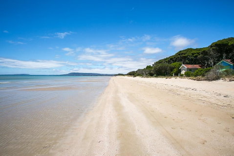 Charlie's Place: Tyrone Beach At End Of Street - Tourism Caloundra 1