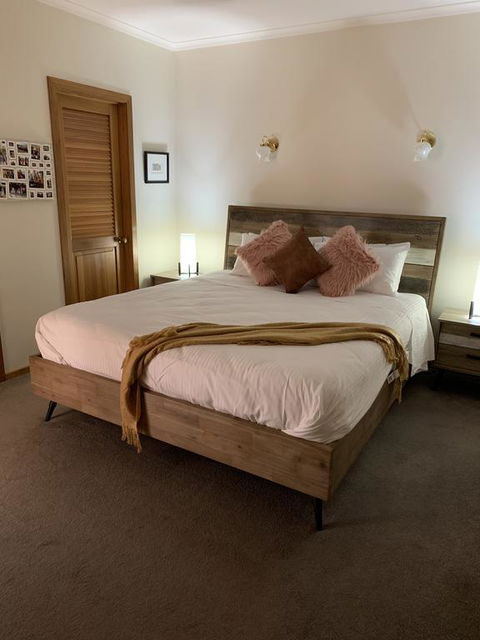 Chateau N'Ville - Tourism Caloundra 3