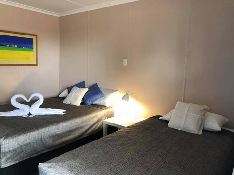 Childers Budget Accommodation - Tourism Caloundra 0