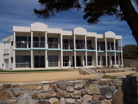 Christies Seahorse Holiday Townhouses - Tourism Caloundra 0