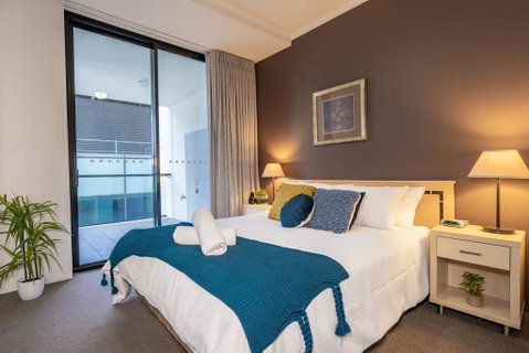 City Centre Convenience!Free Wifi, Parking, Netflix, Wine - Tourism Caloundra 0