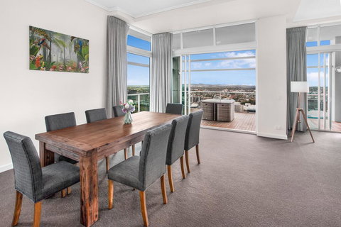 City-Centre Apartment With River Views And Balcony - Tourism Caloundra 3