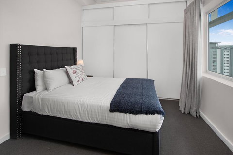 City-Centre Apartment With River Views And Balcony - Tourism Caloundra 1