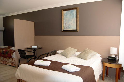 Civic Motor Inn - Tourism Caloundra 2