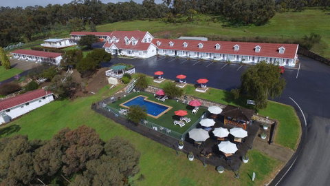 Clare Valley Motel - Tourism Caloundra 1