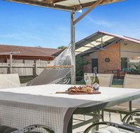 Cleveland Place - walk to beach and shops - Tourism Caloundra