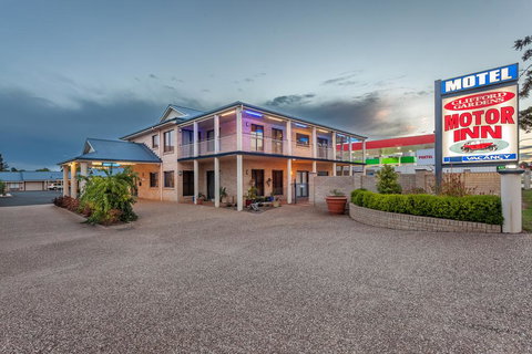 Clifford Gardens Motor Inn - Tourism Caloundra 0