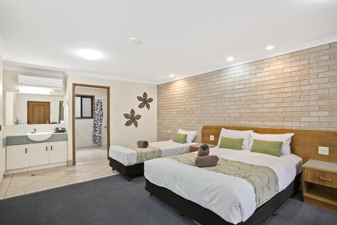 Clifford Gardens Motor Inn - Tourism Caloundra 1