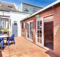 Clover Free Car Parking Hostel - Tourism Caloundra
