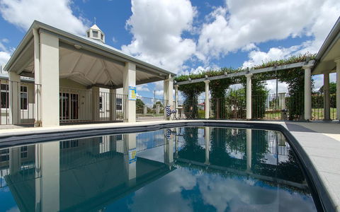 Coachmans Inn Warwick - Tourism Caloundra 0