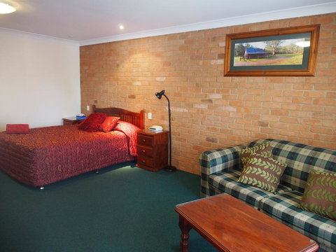 Cobar Town & Country Motor Inn - Tourism Caloundra 1