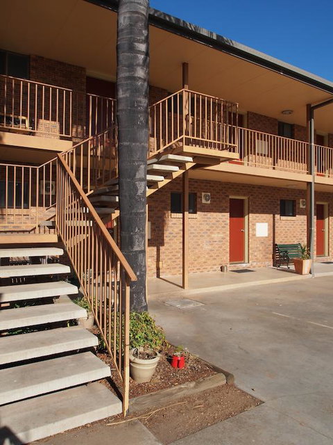 Cobar Town & Country Motor Inn - Tourism Caloundra 3