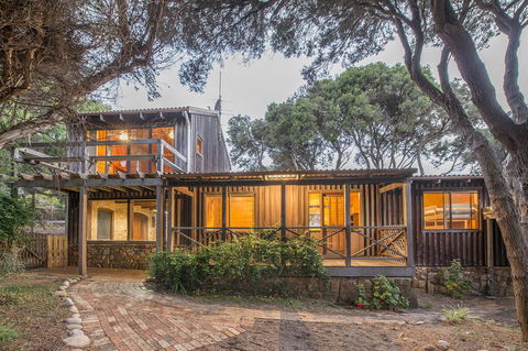 Coleys Beach House Yallingup - Tourism Caloundra 2