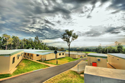 Collie Hills Accommodation Village - Tourism Caloundra 0