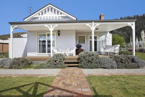Collins Cottage - Tourism Caloundra 1