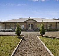 Collins Retreat - 4 Bedroom home with Pool - Tourism Caloundra