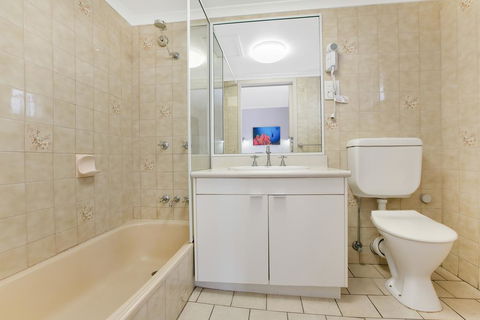 Comfort Inn Cairns City - Tourism Caloundra 3