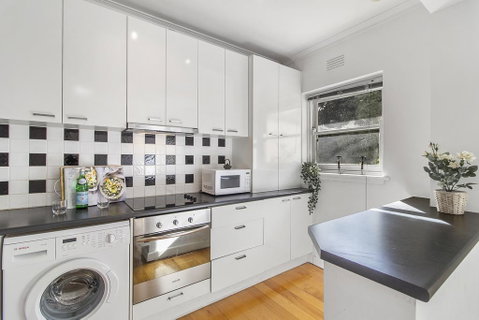Comfy One-bedroom Unit Between City And Airport - Tourism Caloundra 1