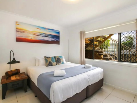 Contemporary 2 Bedroom Beachfront Apartment - Tourism Caloundra 3