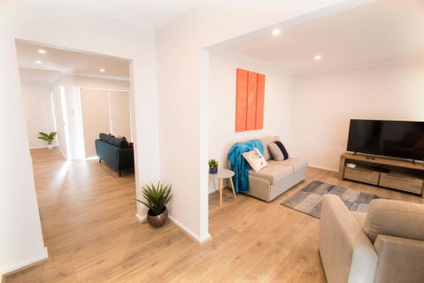Contemporary Esprit With River Reserve Access - Tourism Caloundra 1
