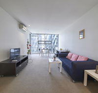 Convenient  Modern 1 Bed Apartment Docklands - Tourism Caloundra