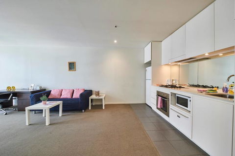 Convenient & Modern 1 Bed Apartment Docklands - Tourism Caloundra 3