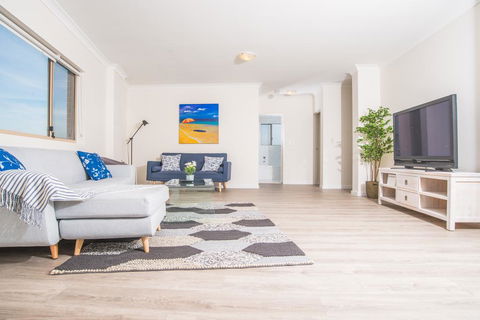 Convenient 2bed Rockdale APT Next To Station&Beach - Tourism Caloundra 0