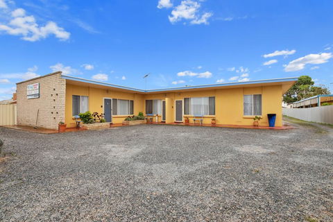 Coobowie Lodge - Tourism Caloundra 3