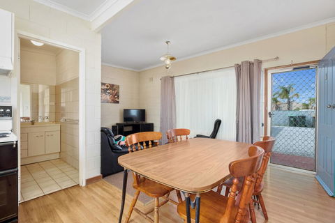 Coobowie Lodge - Tourism Caloundra 1