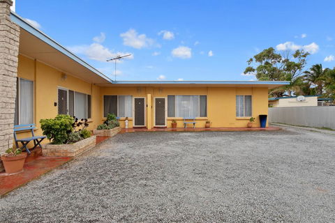 Coobowie Lodge - Tourism Caloundra 2