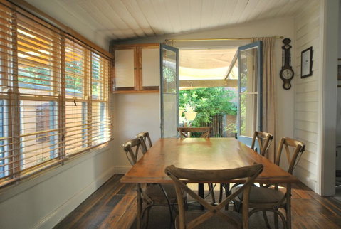 Cooma Cottage - Tourism Caloundra 2