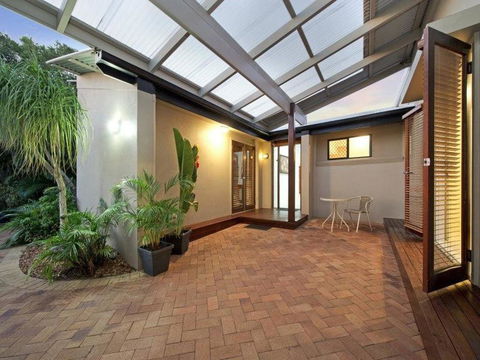 Coorumbong 16 - 5 BDRM Canal Home With Pool - Tourism Caloundra 3
