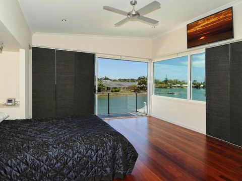 Coorumbong 36 - 6 BDRM Canal Home With Pool - Tourism Caloundra 2