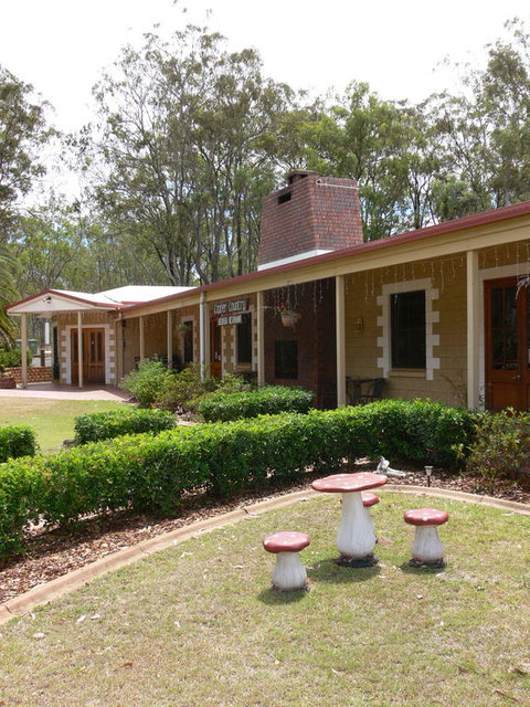 Copper Country Motor Inn & Restaurant - Tourism Caloundra 3