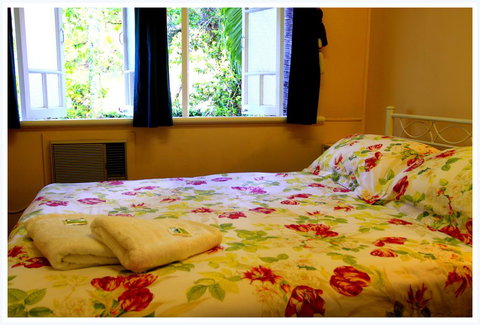 Coral Lodge Bed And Breakfast Inn - Tourism Caloundra 3