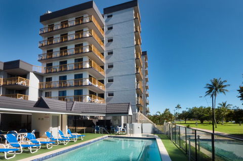 Coral Towers Holiday Suites - Tourism Caloundra 0