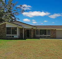 Corner Haven - family retreat with outdoor living - Tourism Caloundra