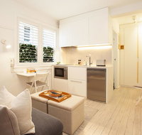 Cosy Flat in Art Deco Building Minutes From City - Tourism Caloundra
